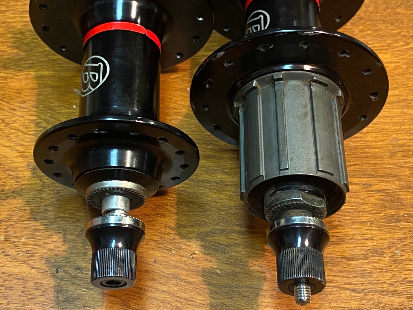 Bontrager Race xLite DT Swiss 28h MTB Hub Set 6-Bolt Disc 100/135mm Good Used