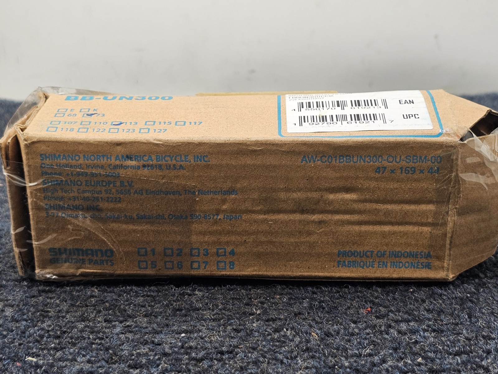 Shimano BB-UN300 Bottom Bracket, 73 x 113mm Spindle Square Taper JIS