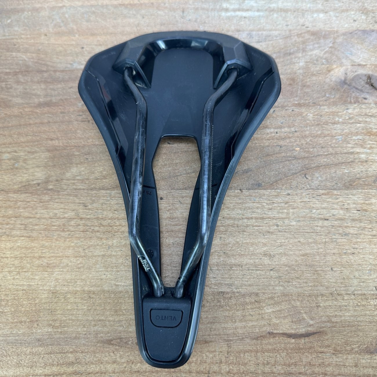 Fizik Argo Vento R1 140mm 7x9mm Carbon Rails Bike Saddle 193g