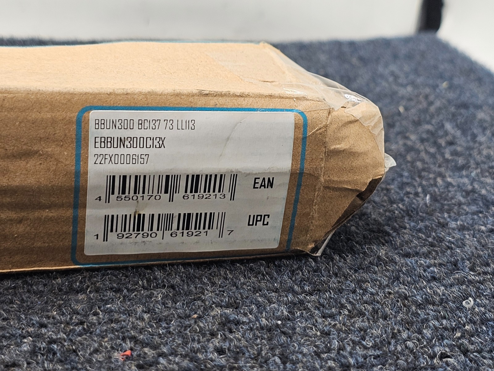 Shimano BB-UN300 Bottom Bracket, 73 x 113mm Spindle Square Taper JIS