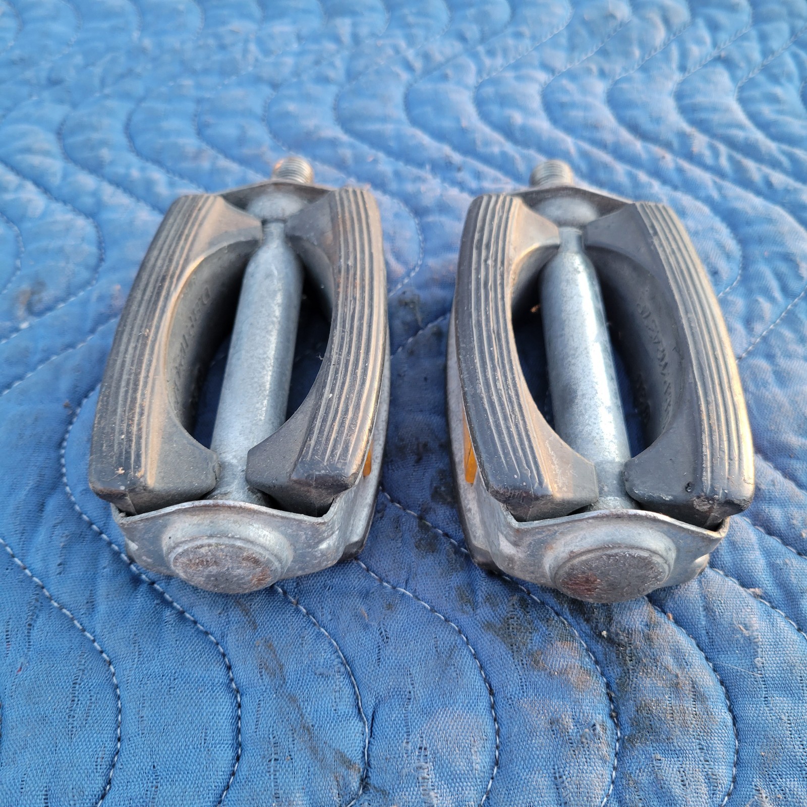 Vintage Schwinn Bow Pedals Approved 1/2 in Block Reflector Triangle 70s U30