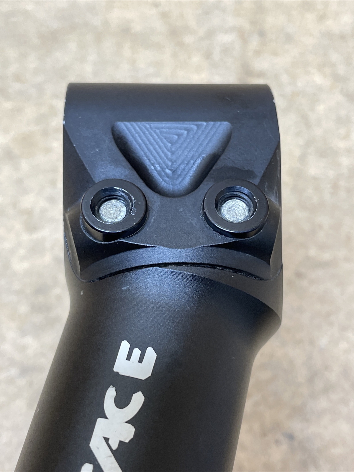 Race Face System ATB Stem 25.4mm Clamp, 125mm Length, 12° Rise, 1-1/8″ Steer
