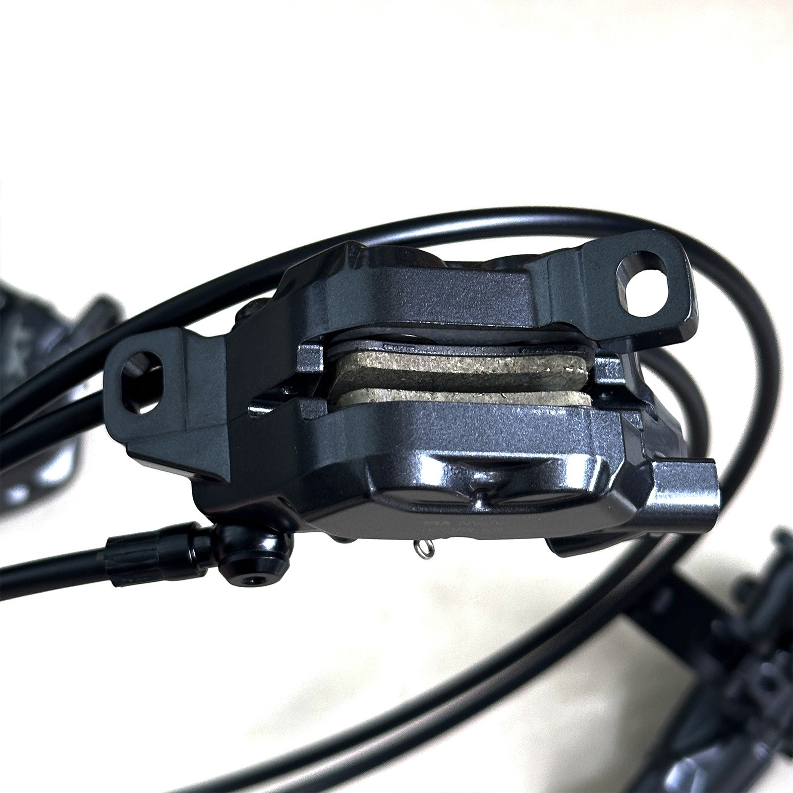 Shimano XT BL-M8200 BR-M8220 Hydraulic Disc Brake Set 4-Piston Caliper MTB Bike