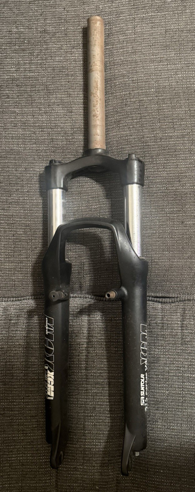 SR Suntour XCM Suspension Fork 26 in 75mm Travel Lockout Black/Silver