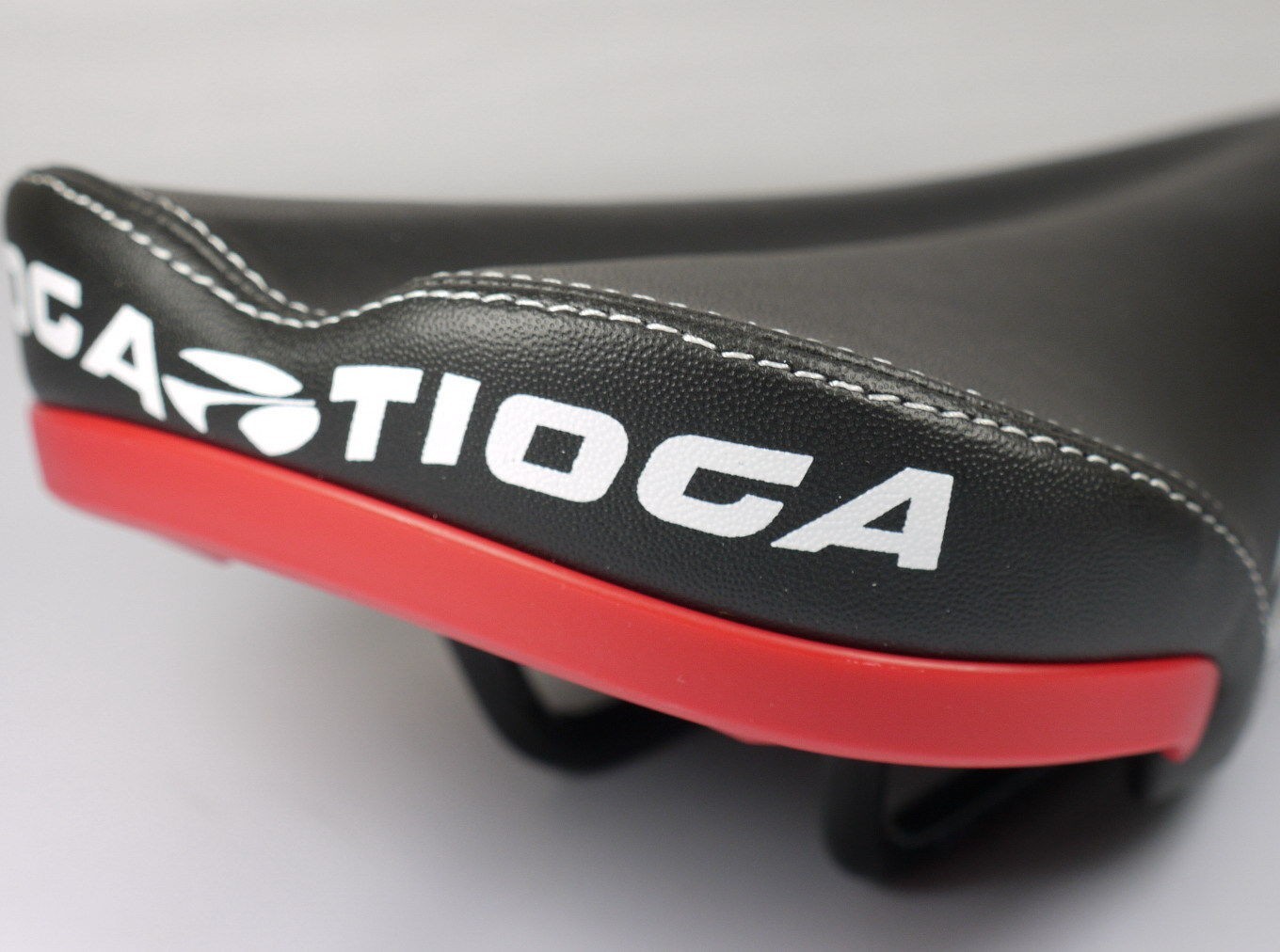 NEW TIOGA MC GROOVE SEAT SADDLE MTB OFFROAD FREERIDE 266MM 136MM BLACK RED