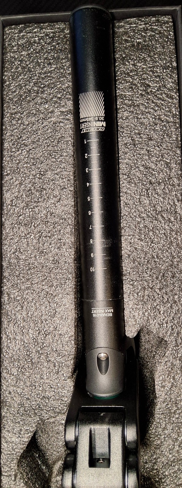 SAFORT USS-SP28 Suspension Seatpost, 30.9mm Tube Diameter, Adjustable Tension