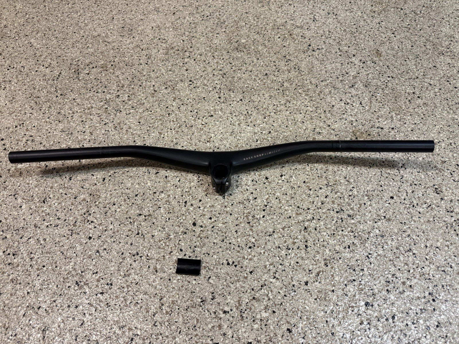 Bontrager RSL MTB Integrated Carbon Bar 760mm Width – 45 MM Reach – 27.5 Rise