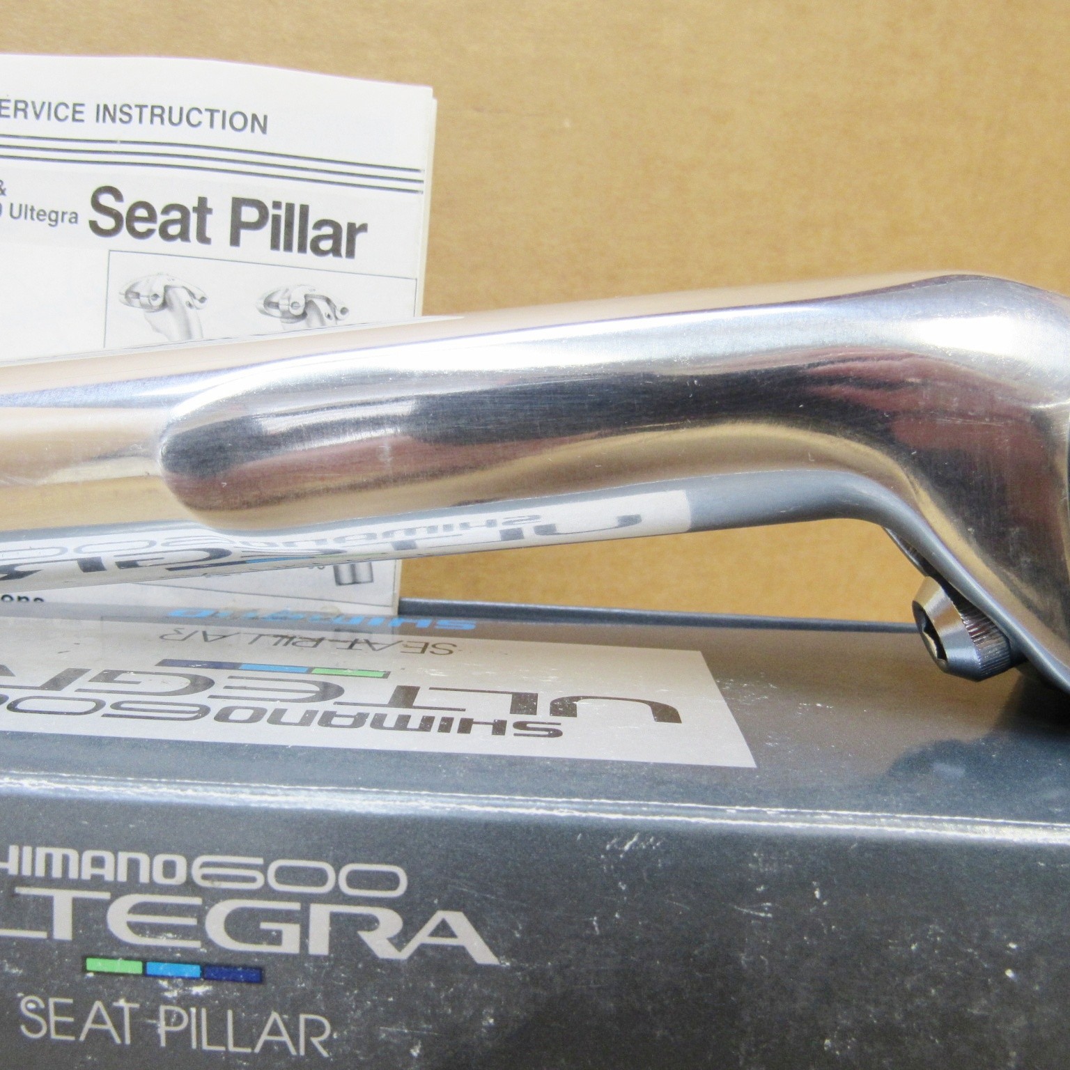 New-Old-Stock Shimano «600 Ultegra» Aero Seatpost (Size 26.0 mm x 200 mm)