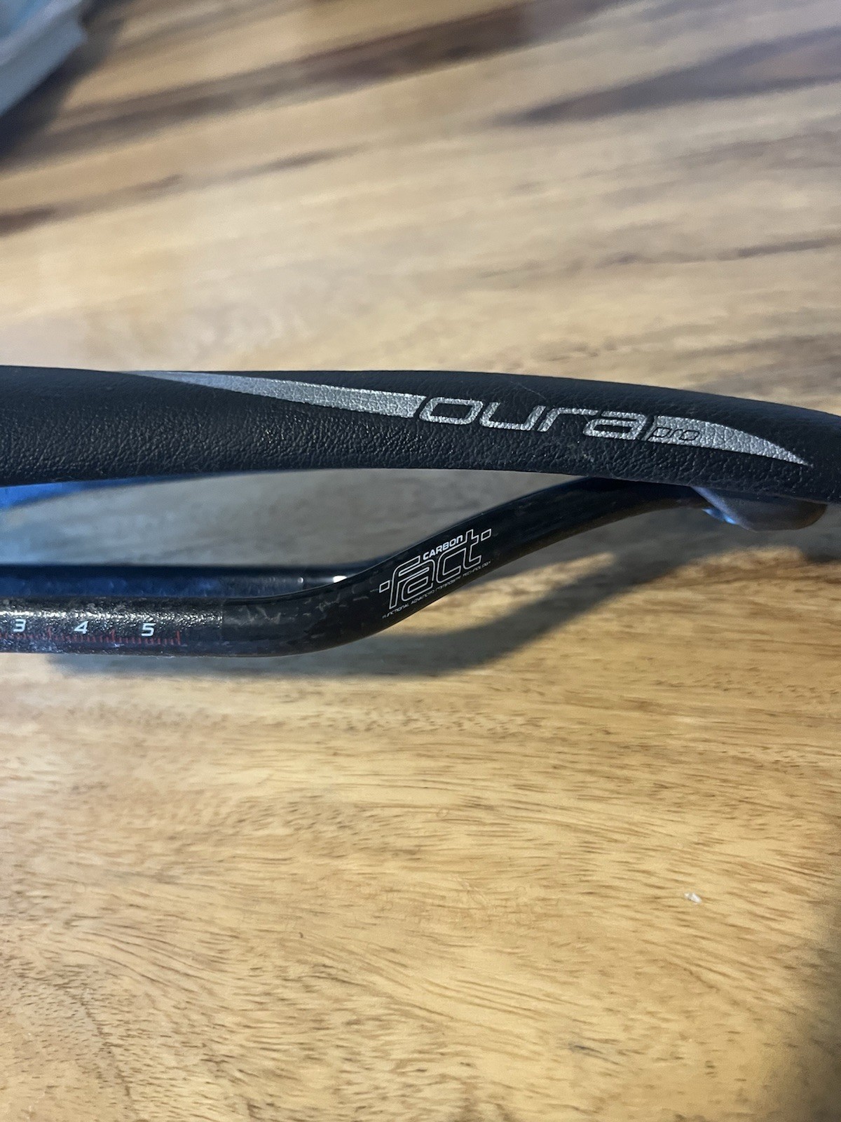 Specialized Oura Pro women’s saddle lightweight FACT carbon rails 143mm