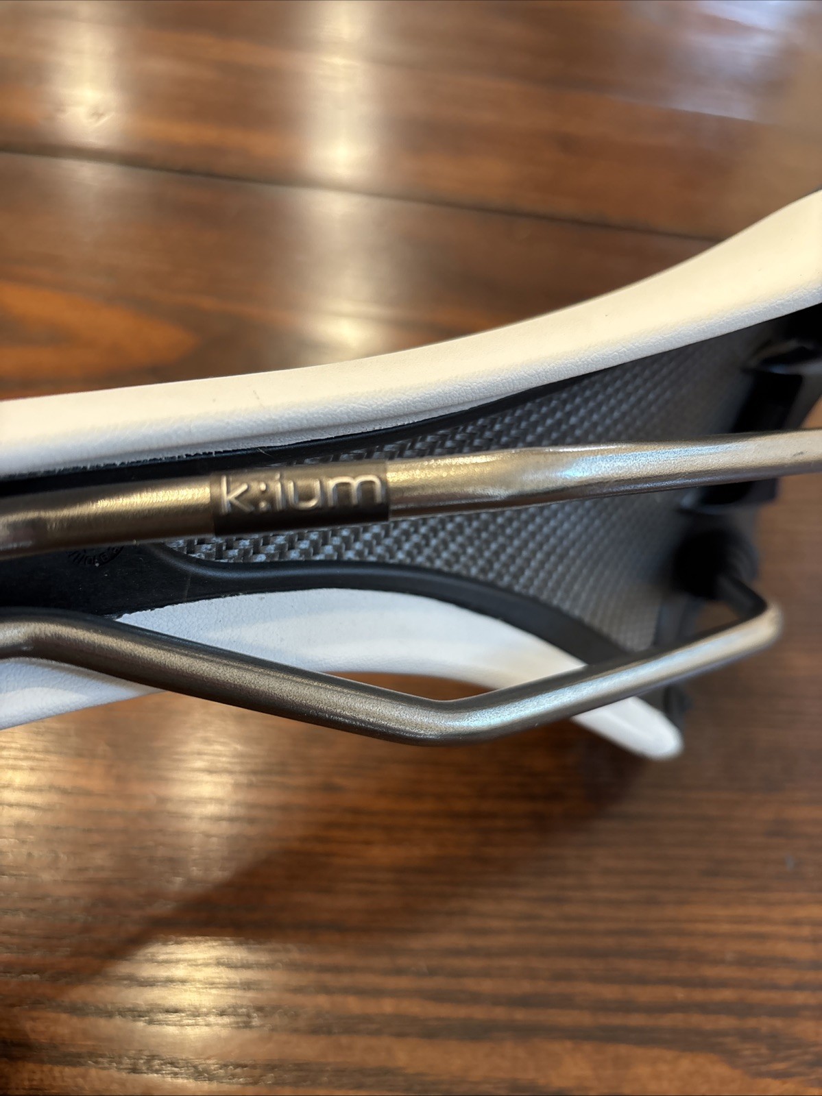Fizik Fi’zi:k Aliante R3 Carbon Kium Rail Road Bike Saddle 140mm – Excellent