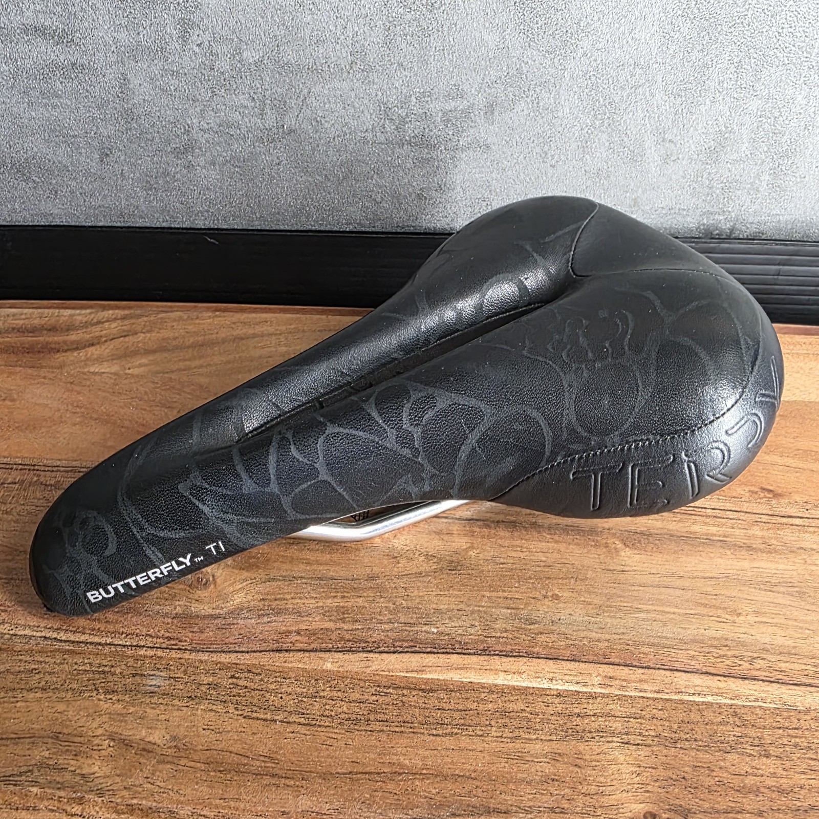 Terry Butterfly Ti Women’s Saddle 150x260mm Ti Rails, Ergonomic Cutout, 236 g