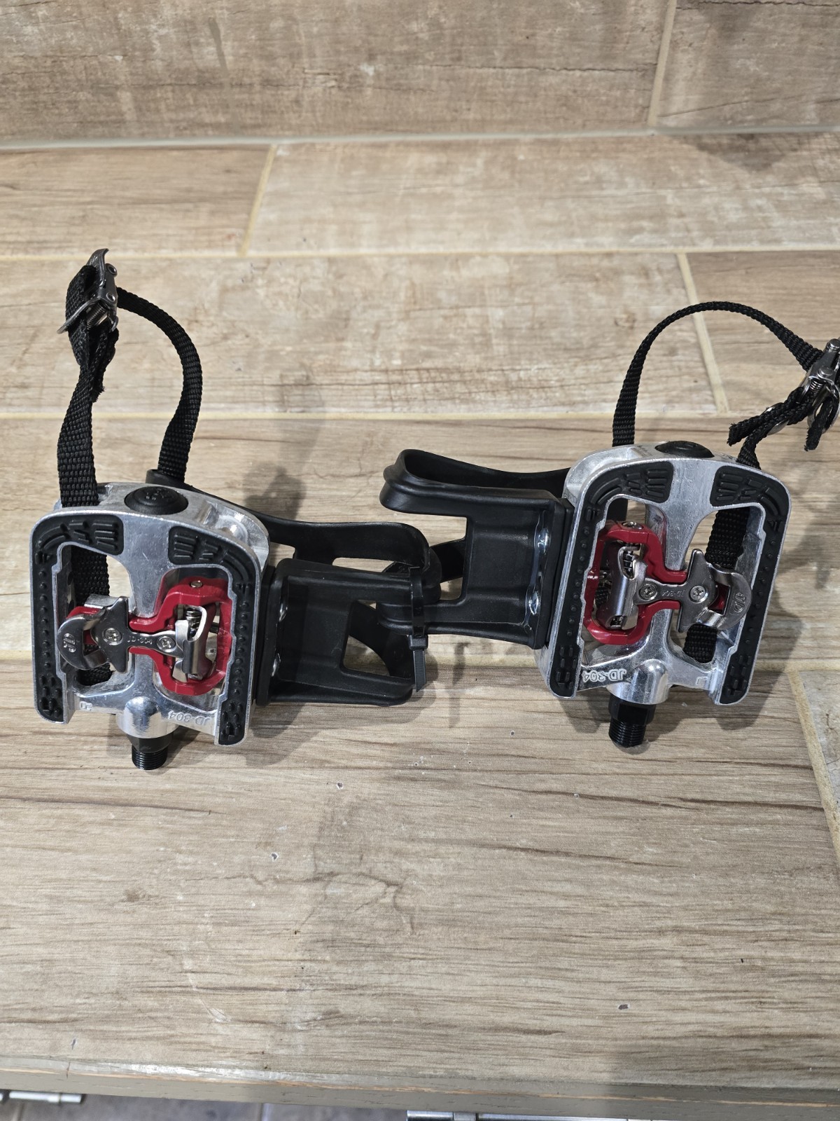 JD-304 Clipless Platform Left & Right Bicycle Pedals w/ Toe Straps, 9/16in,