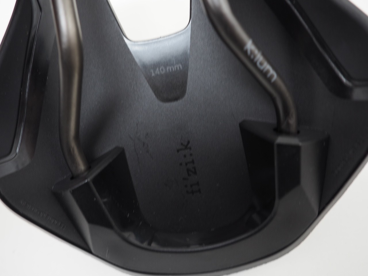 Fizik Argo Vento Road Bicycle Saddle K:ium Rails 140mm x 265mm Black