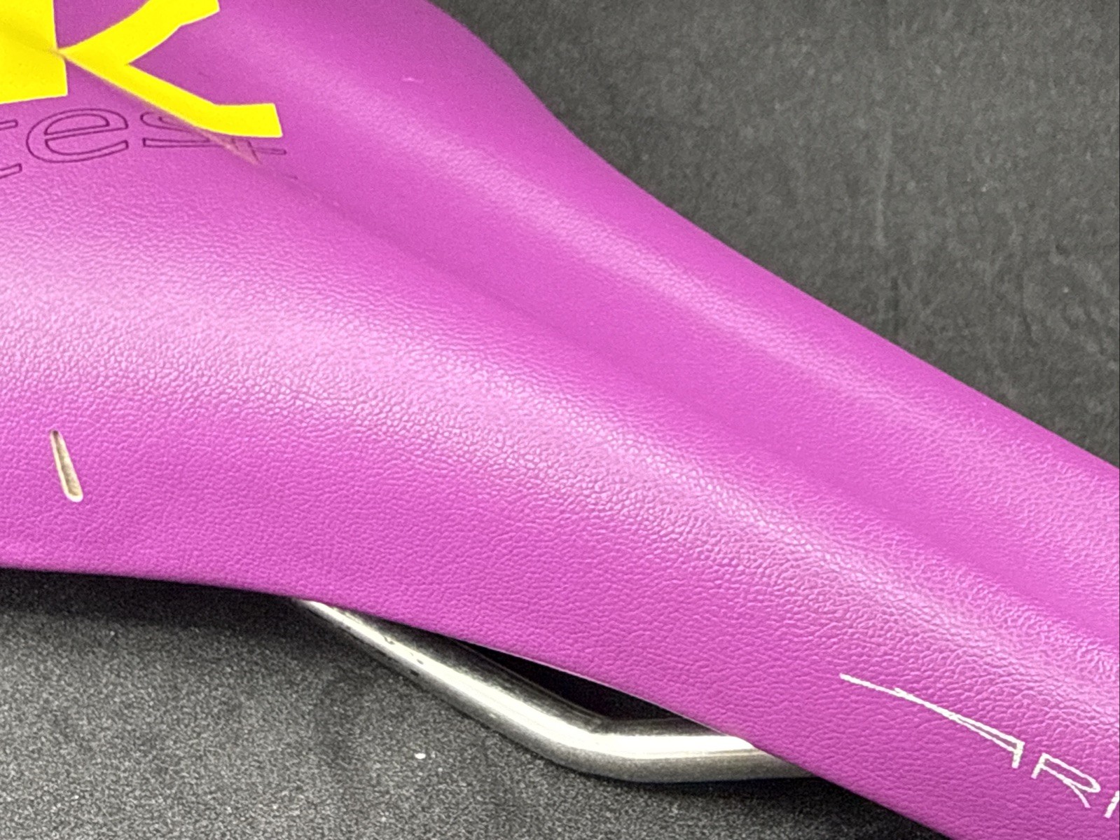 fi:zi’k Arione VS TEST Purple 132mm K:ium Rail Saddle EXCELLENT USED