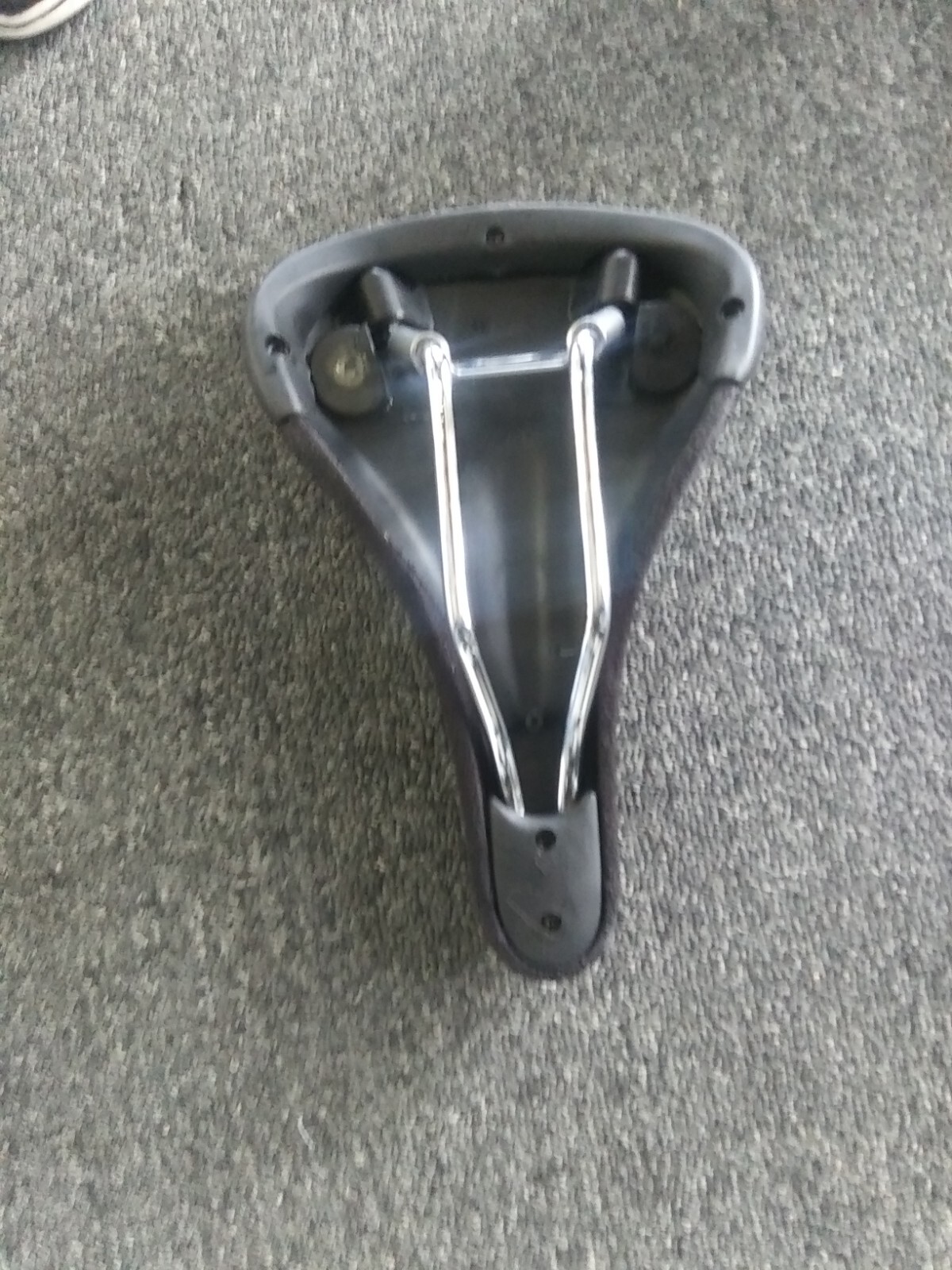 S.E flyer seat and ODI longneck grips with end caps in black