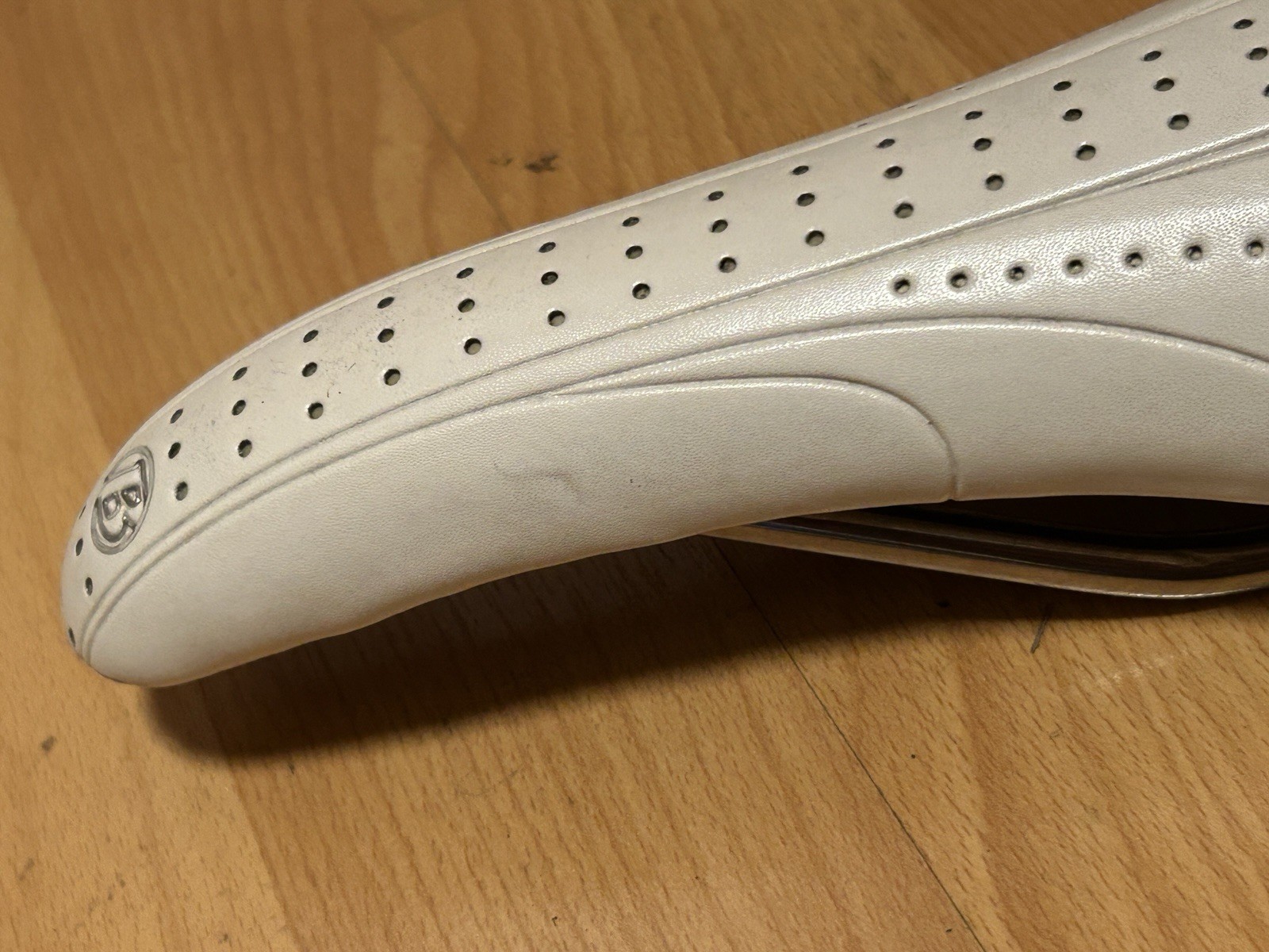 Bontrager Race X Lite Saddle, White, Road Bike, Titanium Rails Ti 220g 135mm