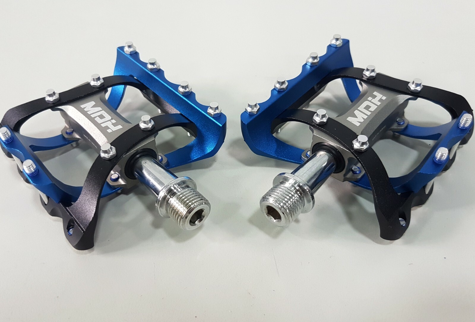 MDH Change – Small Area PVB03 275g 92x75x30mm Bicycle Pedal Black Blue
