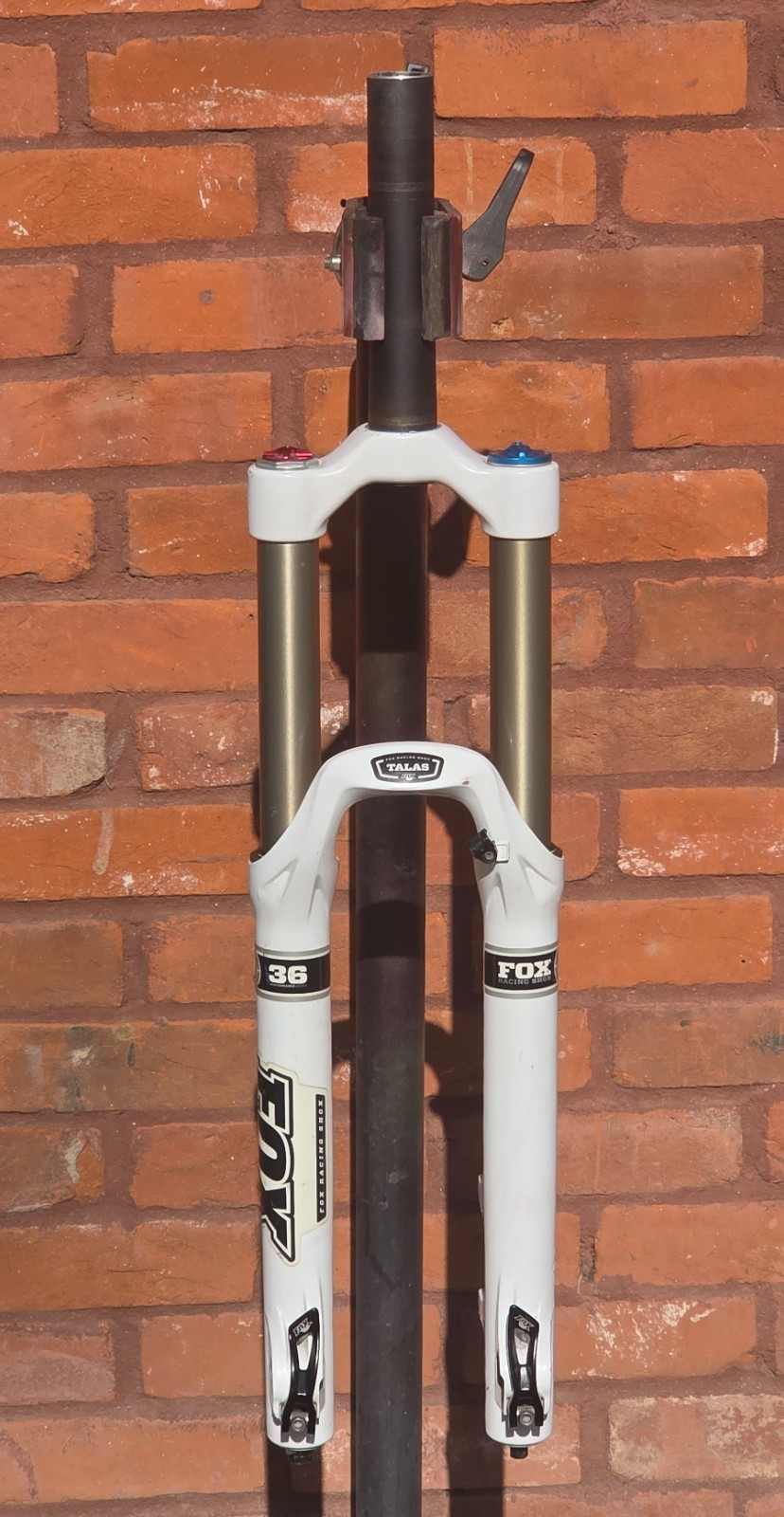 FOX 36 TALAS 140-180mm Travel Fork – 20mm QR axle – 1 1/2″ Straight Steerer