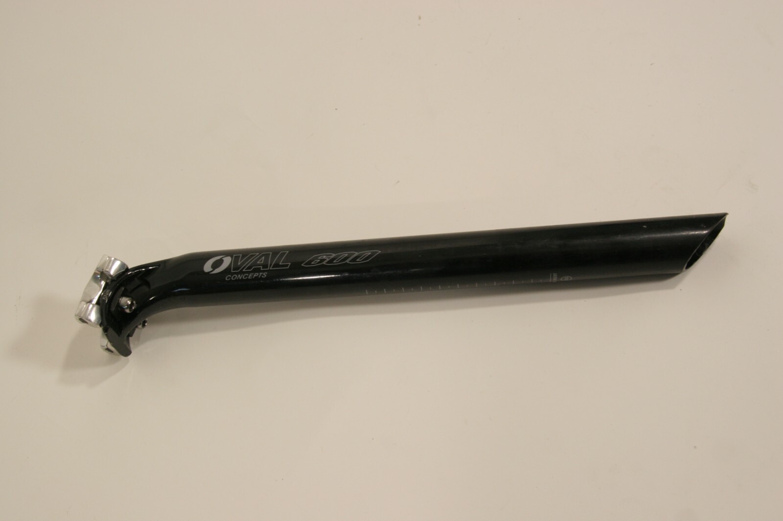 Oval Concepts 600 Alloy 2 bolt Seat post 31.6 x 350 mm SP60