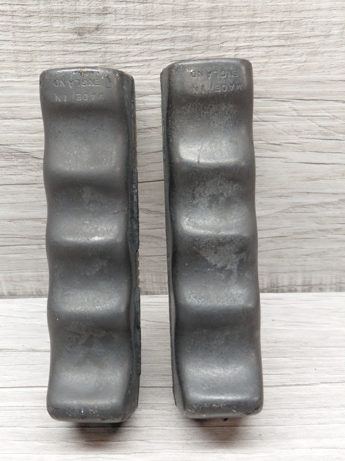 Vintage DARE Handlebar Grips Pair Ribbed Finger Groove Black MTB England – RARE