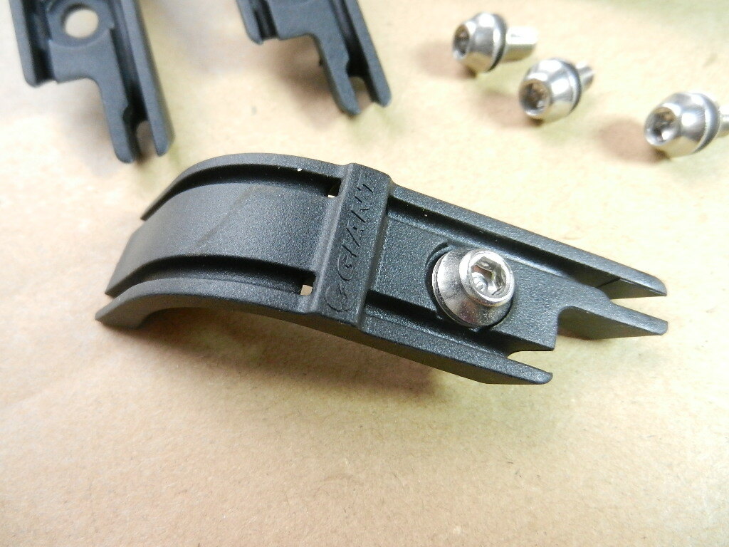 1pcs Road bike Bicycle bottom bracket Cable Guide BB For Giant TCR/ADV PROPEL