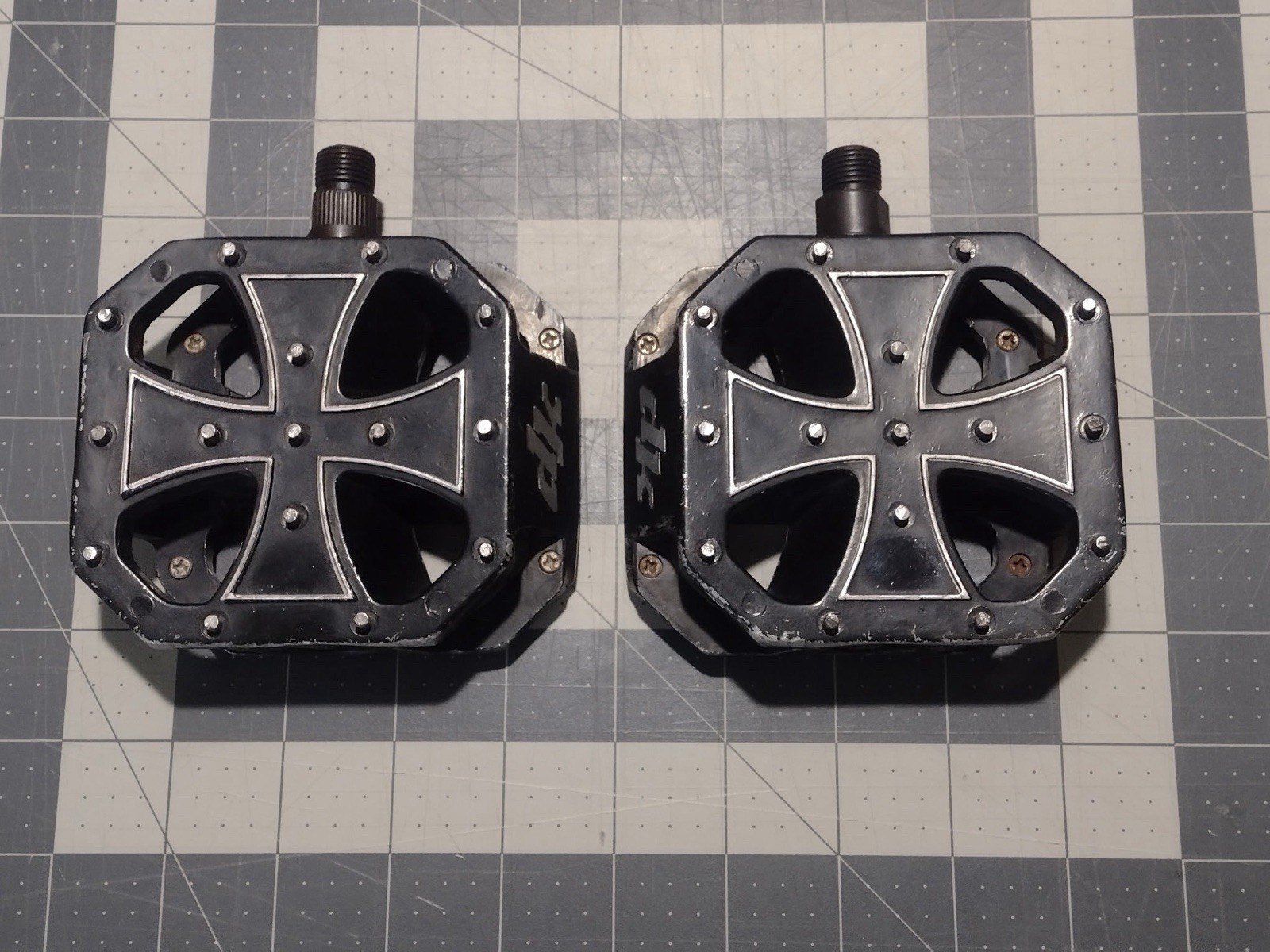 DK BMX Iron Cross Pedals