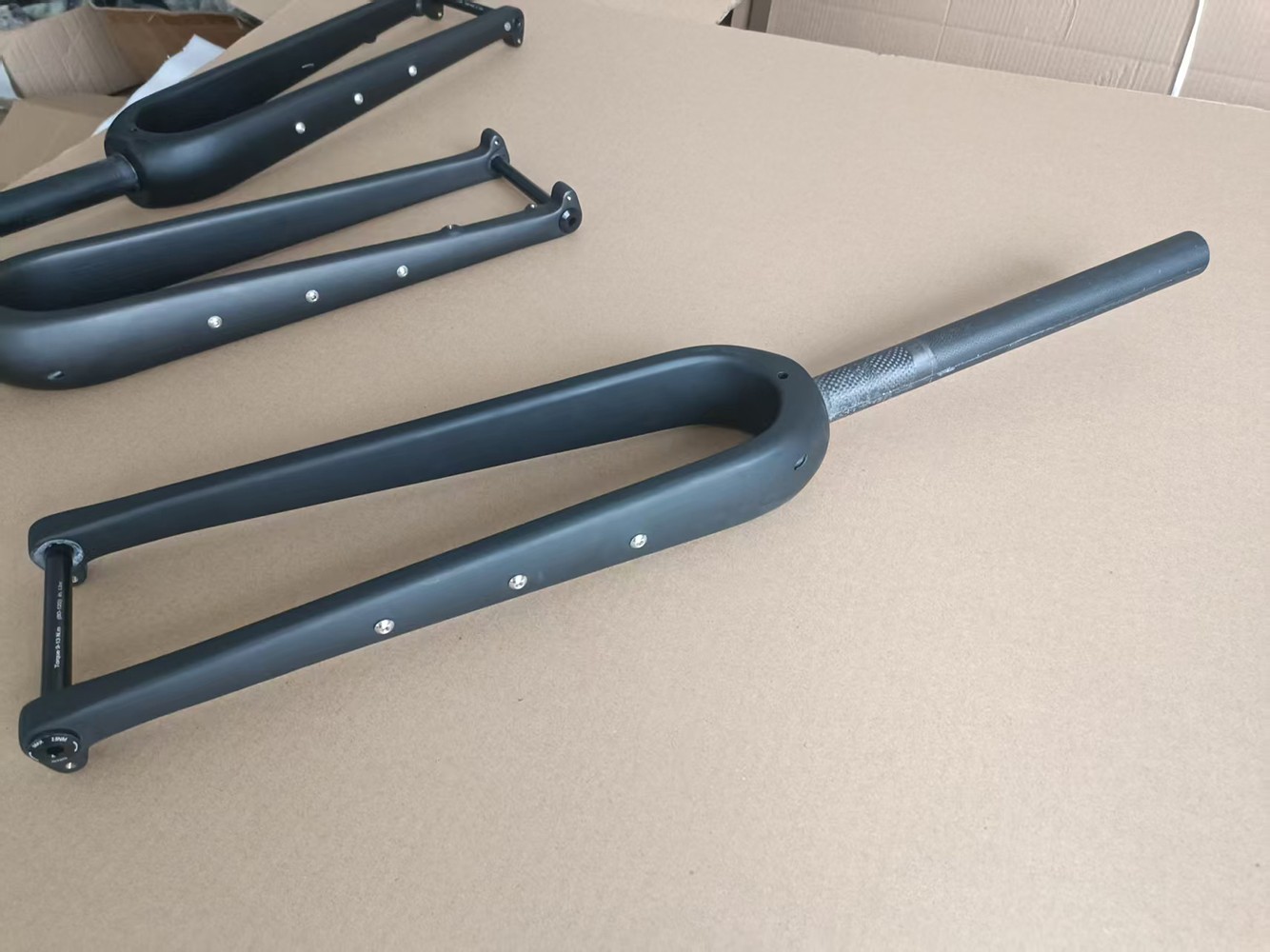 700C Carbon Road Bike Gravel Fork 1 1/8 Straight / Tapered Disc Thru axle 12mm