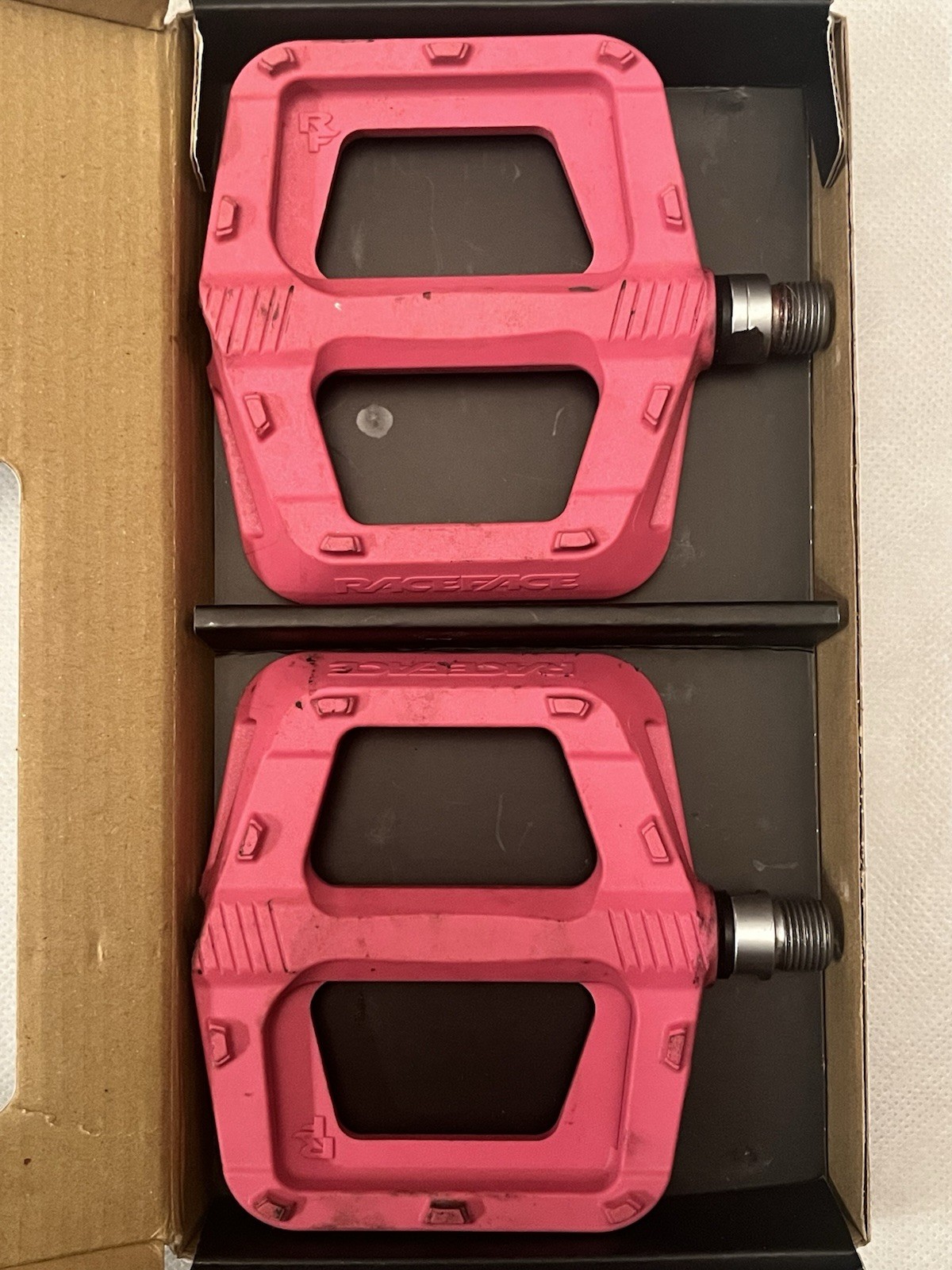 Race Face Ride Flat/Platform Pedals Pink 9/16in Nylon Composite Steel Bushing