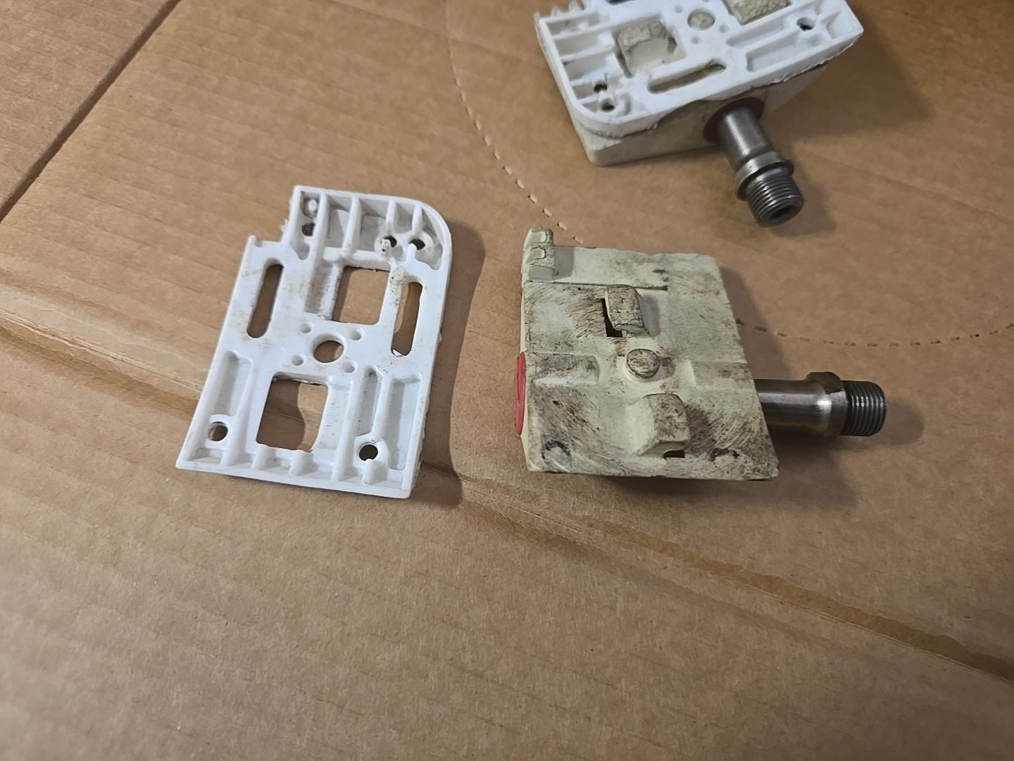 RARE KIWI CLIPLESS PEDALS WITH ATTACHMENTS NEW ZEALAND/AUSTRALIA 1990s / White