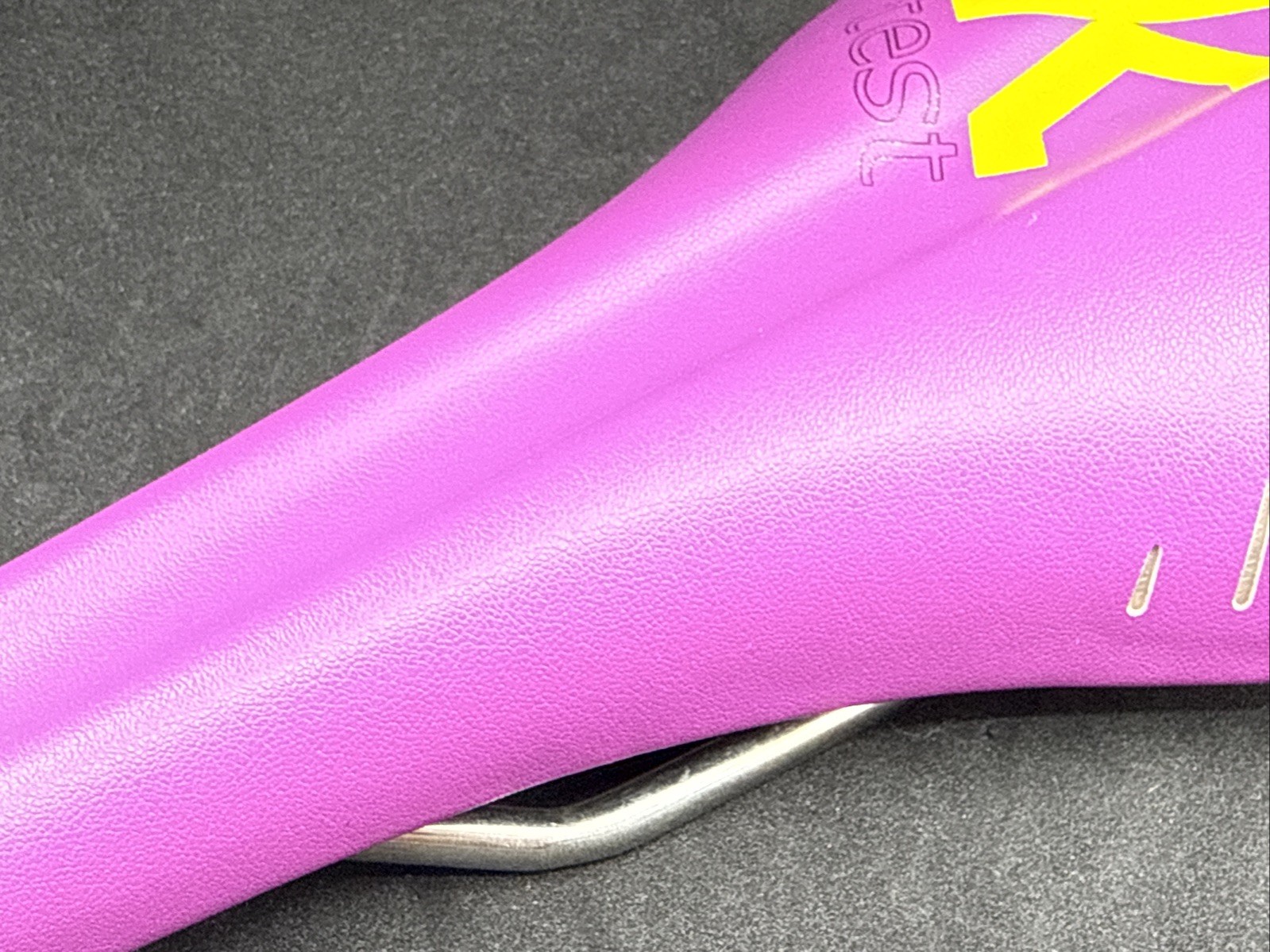 fi:zi’k Arione VS TEST Purple 132mm K:ium Rail Saddle EXCELLENT USED