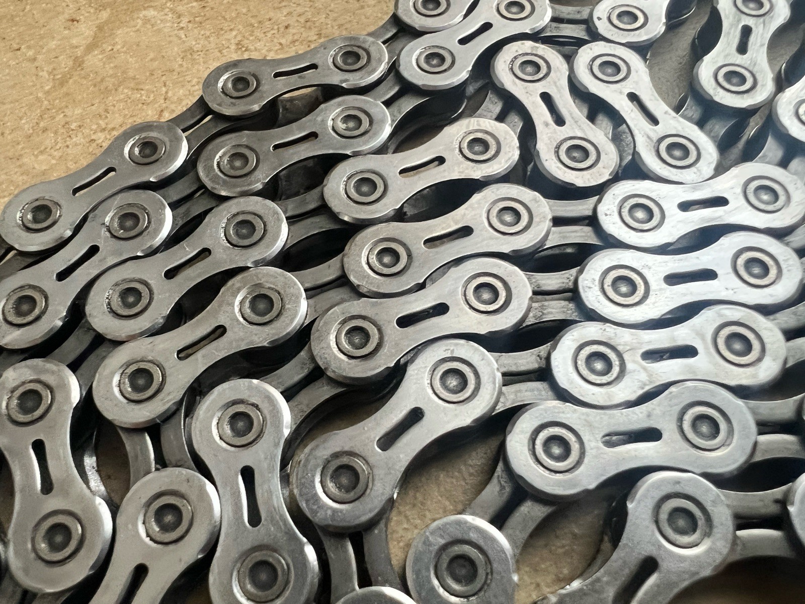 Shimano CN-6701 Ultegra Super Narrow Bicycle Chain 10 speed 106 Links Road Bike
