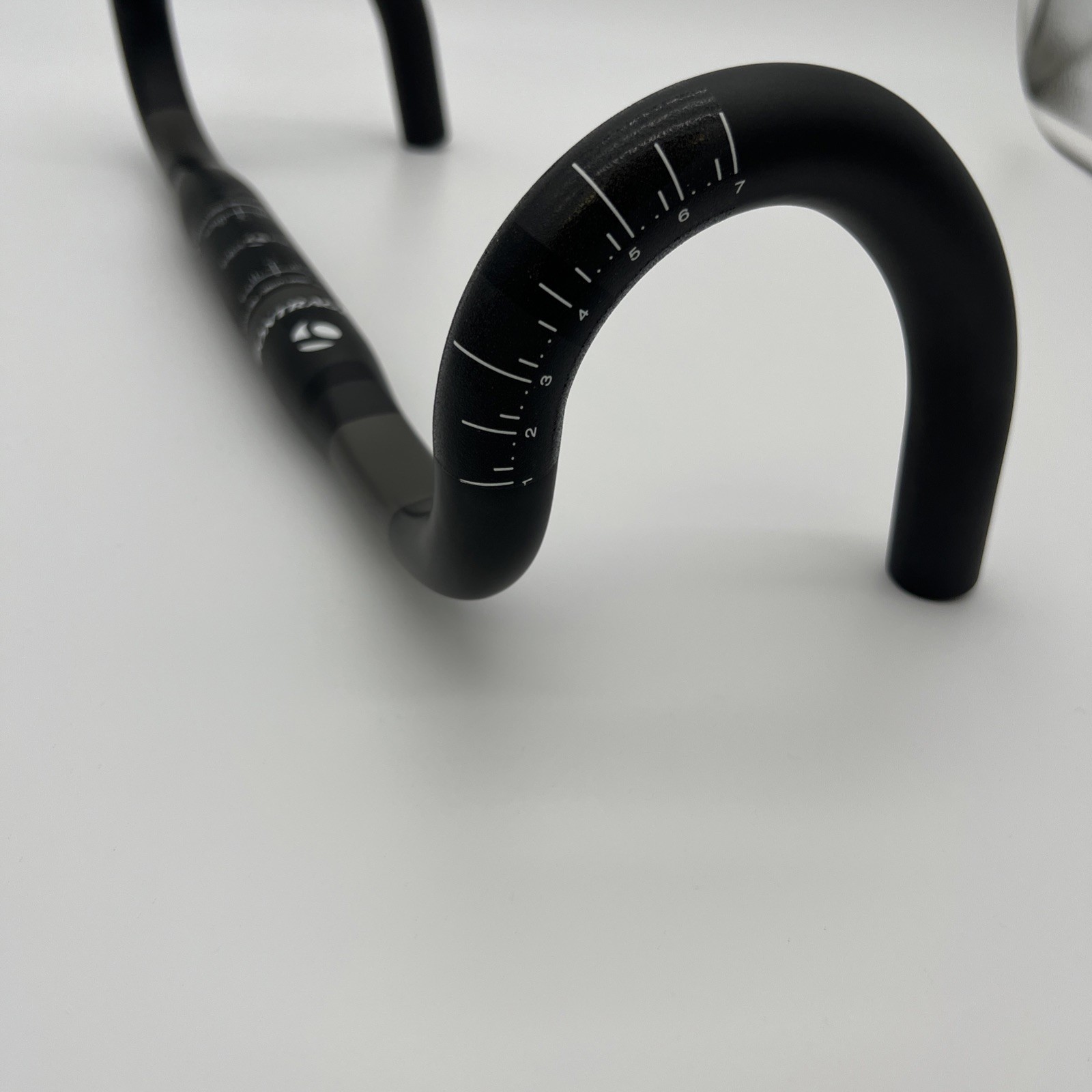 Bontrager XXX VR-C 38cm Wide 31.8mm Carbon Handlebar 185g 125mm drop/85mm Reach