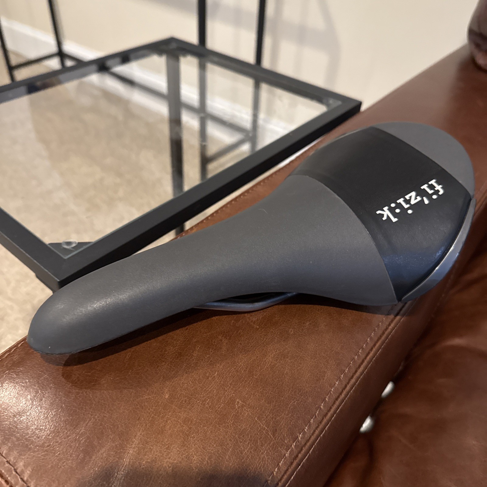 Fizik Carbon Aliante R3 Bike Saddle, Bicycle Seat, Kium Titanium Ti Alloy Rails