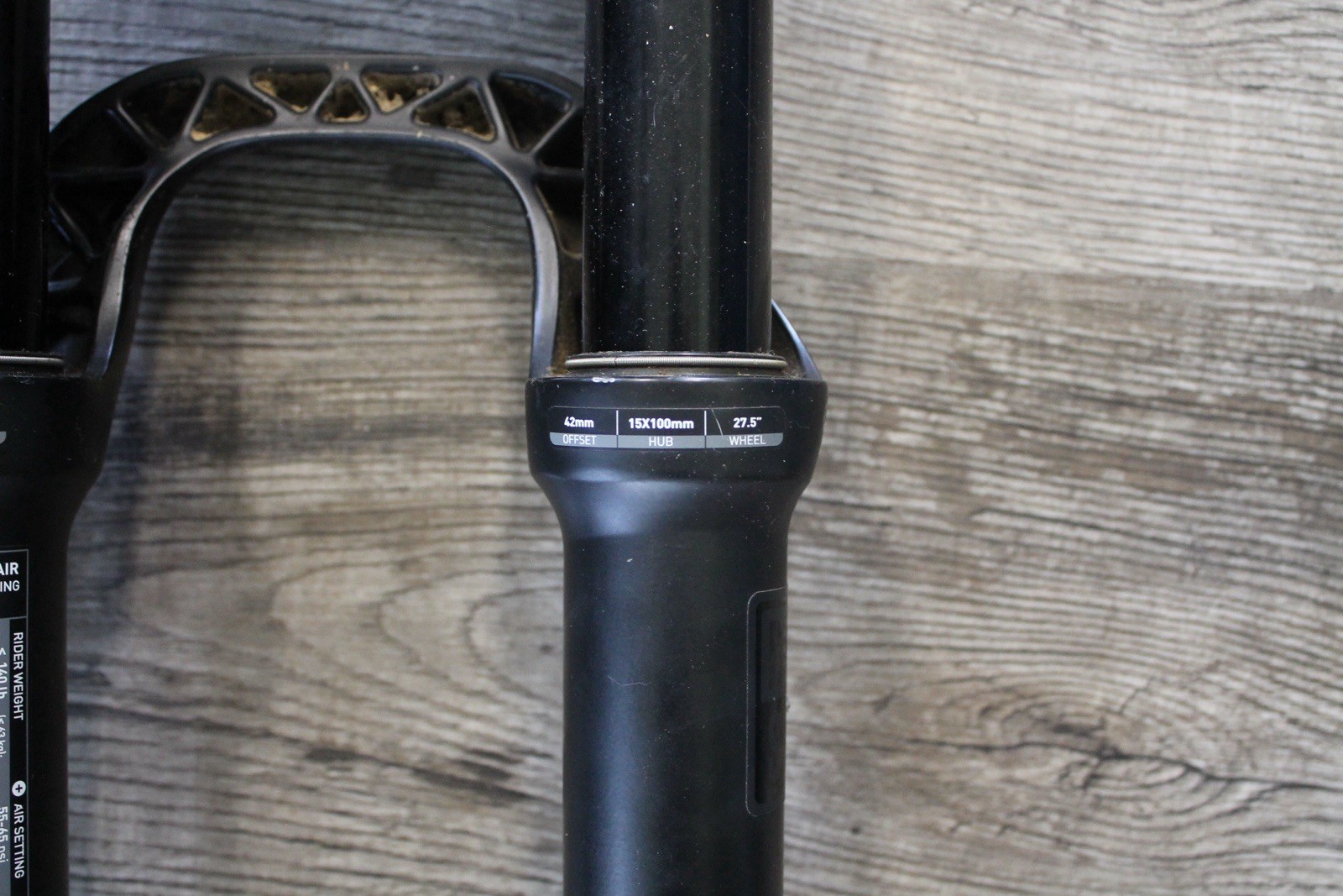 RockShox Yari 27.5in Fork 150mm Solo Air Lockout 1 1/8 Threadless boost