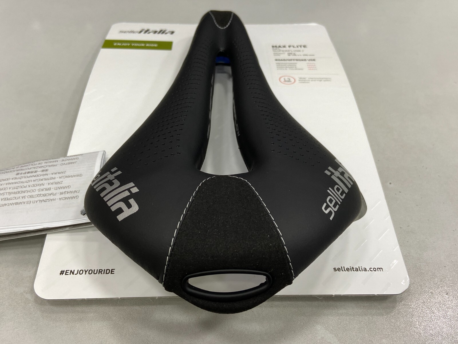 Selle Italia Max Flite Gel Superflow L3 146×290 mm Ti 316 Rail Saddle (Black)