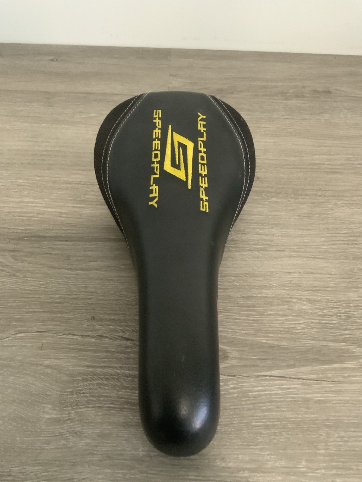 SDG GRAN PRIX SADDLE ALUMINUM RAILS 330 GRAMS 135 MM X 285 MM SPEEDPLAY EMBROIDE
