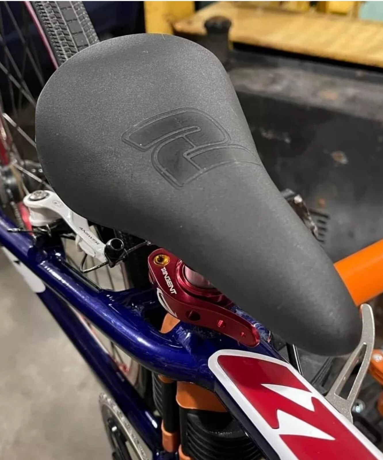 Bmx Round 2 seat 22.2mm or 25.4mm Lot Cycling USA MADE