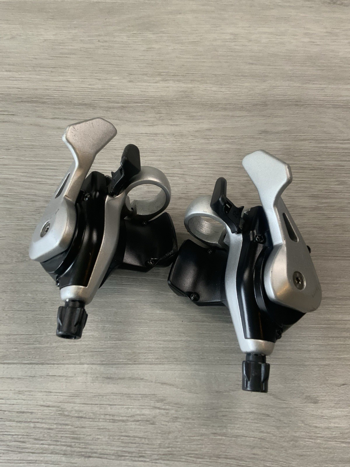 MICRO SHIFTERS 3 X 8 SPEED TRIGGER MOUNTAIN BIKE FITS 22.2 MM BAR SHIMANO COMPAT