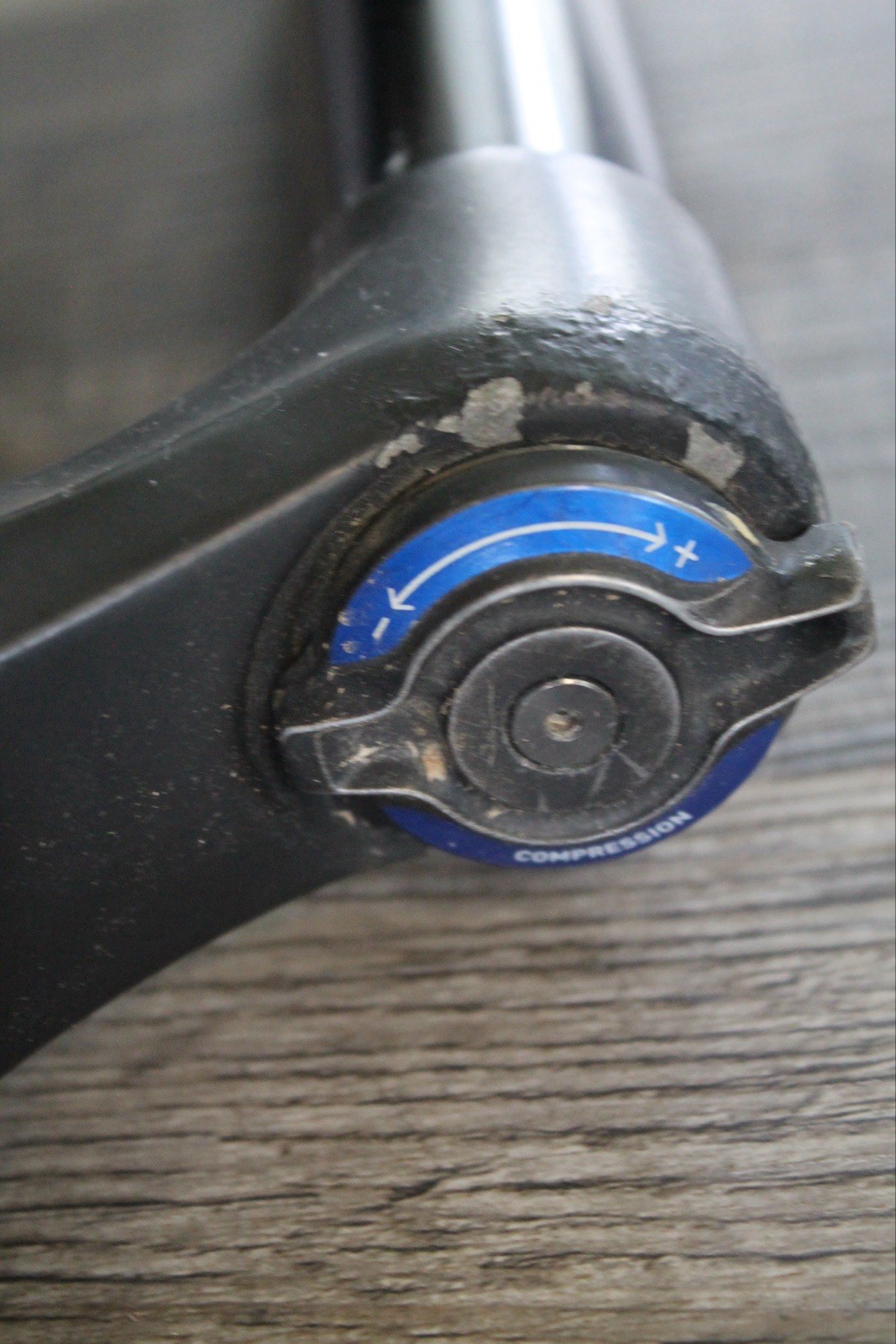 RockShox Yari 27.5in Fork 150mm Solo Air Lockout 1 1/8 Threadless boost