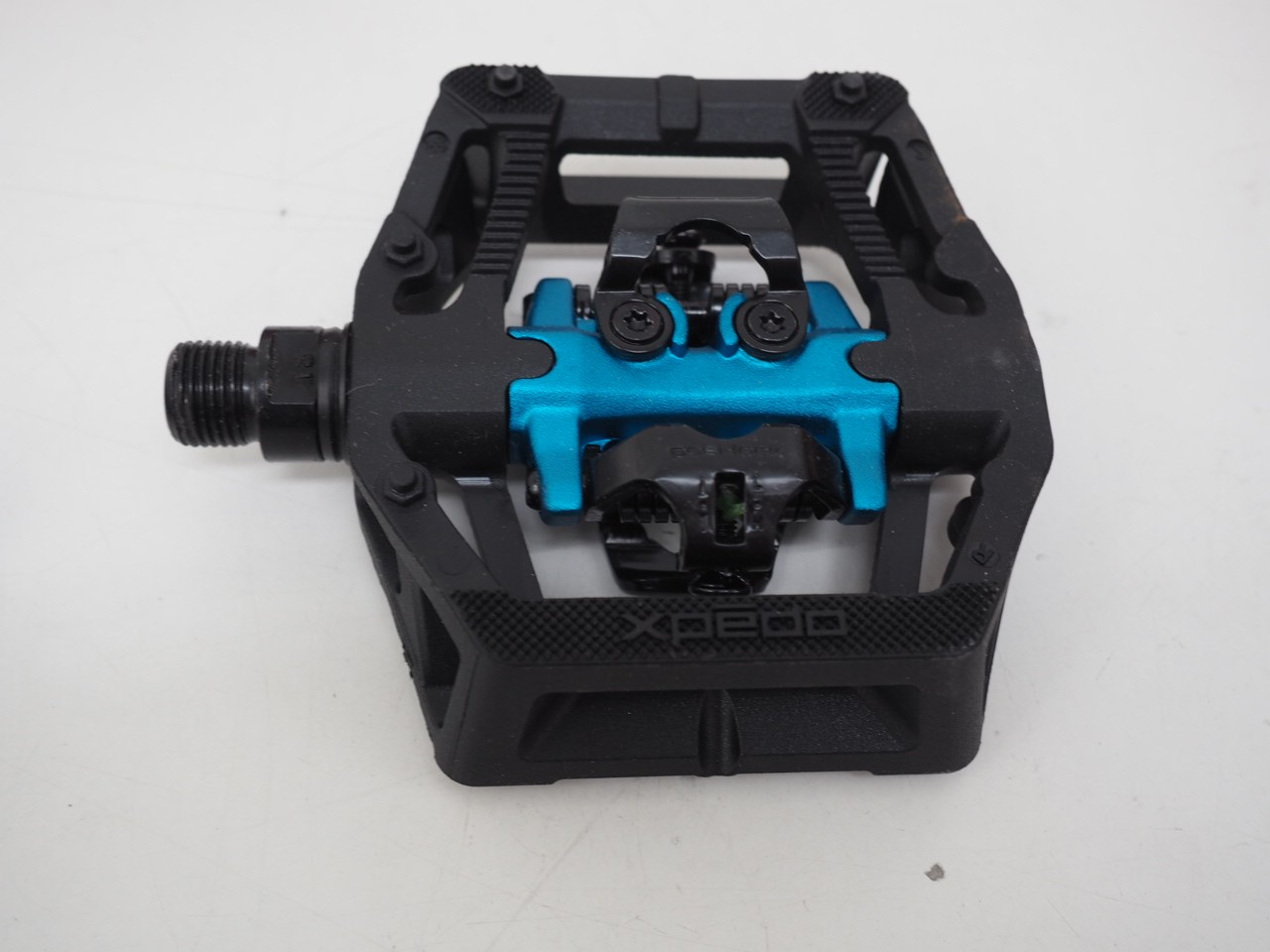 New! Xpedo GFX Neo Blue/Black Clipless Flat/Platform Pedals w/ Cleats