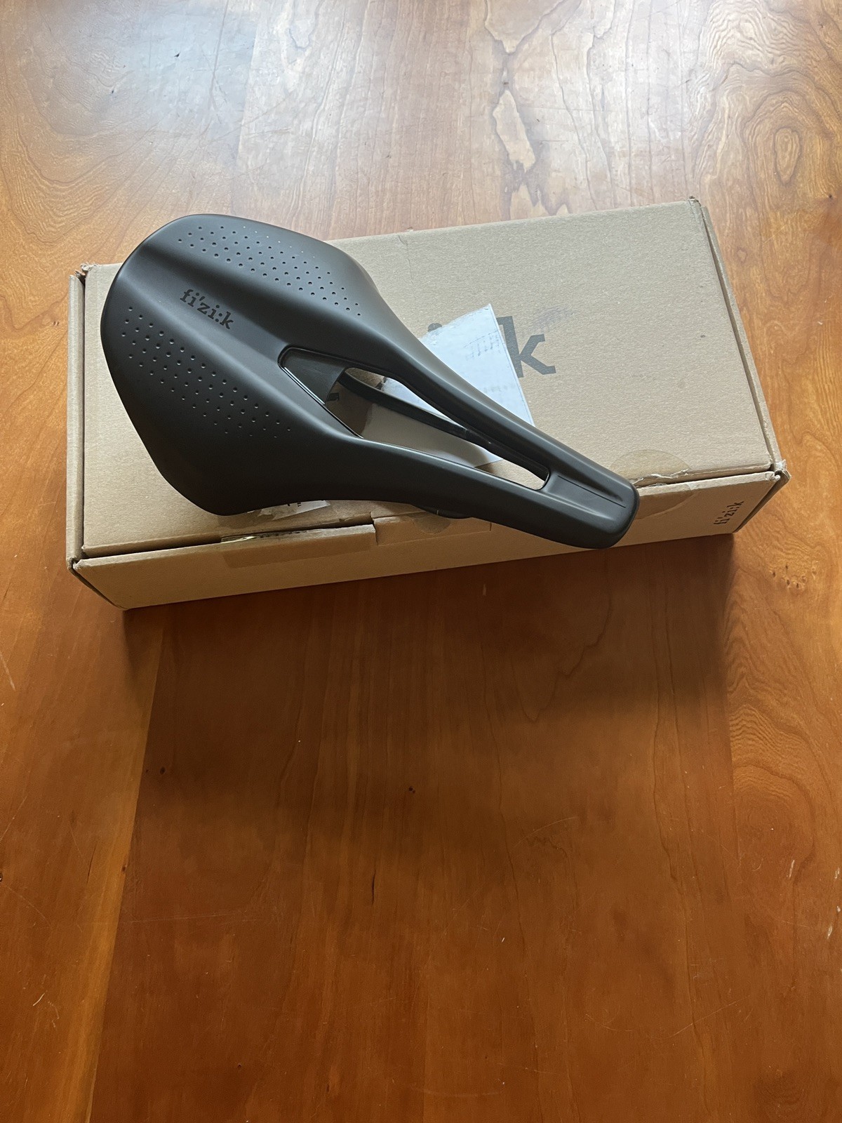 FIZIK Saddle Argo R3 Tempo 150mm Saddle