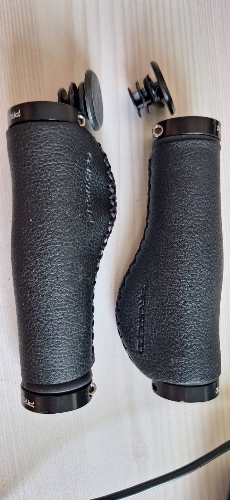 PROMEND Bicycle Sponge Leather Anti-Skid Grip Ergonomic Handle, used
