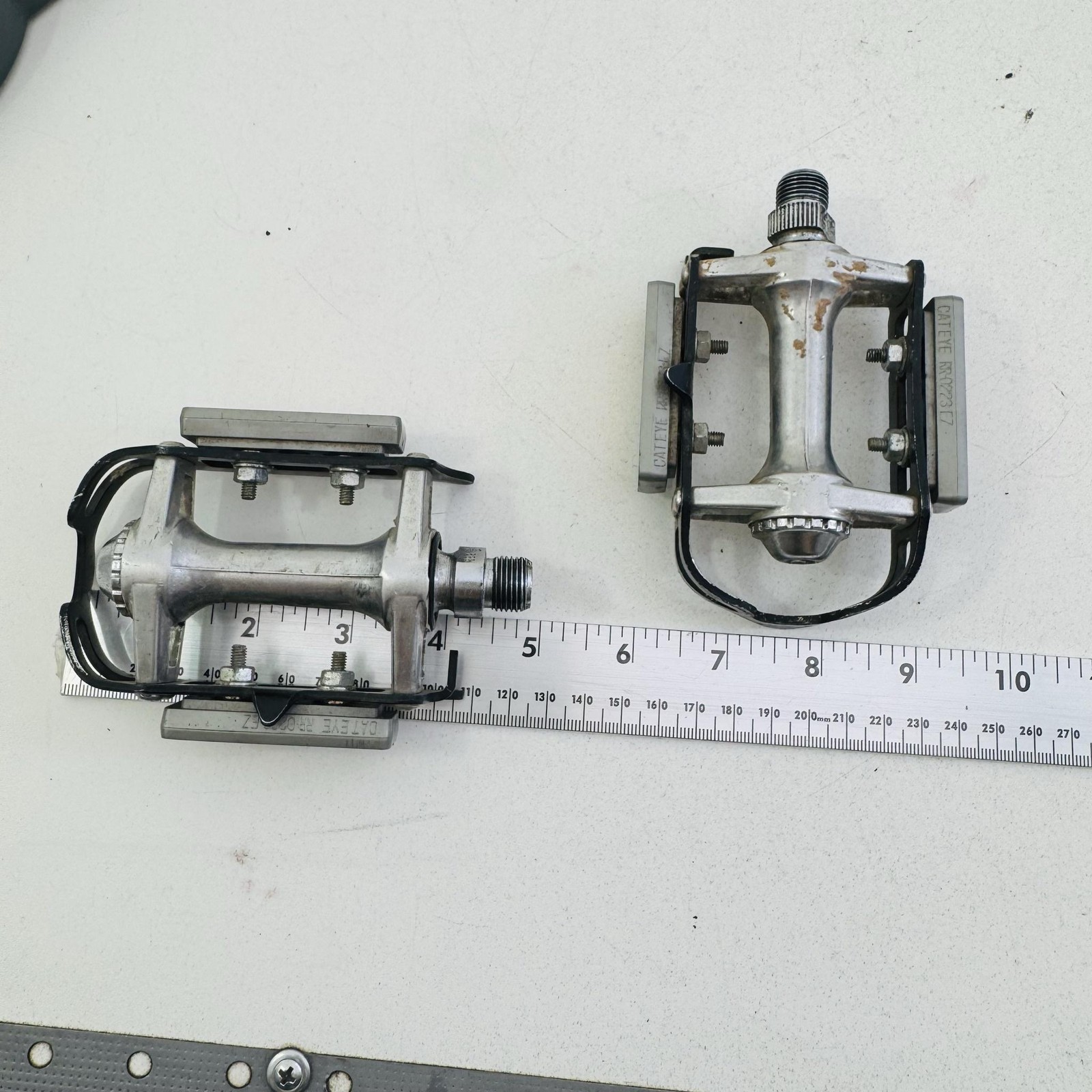 Vintage SR SP-100 Platform Bike Pedals Pair 9/16 In Silver Reflectors Road A05