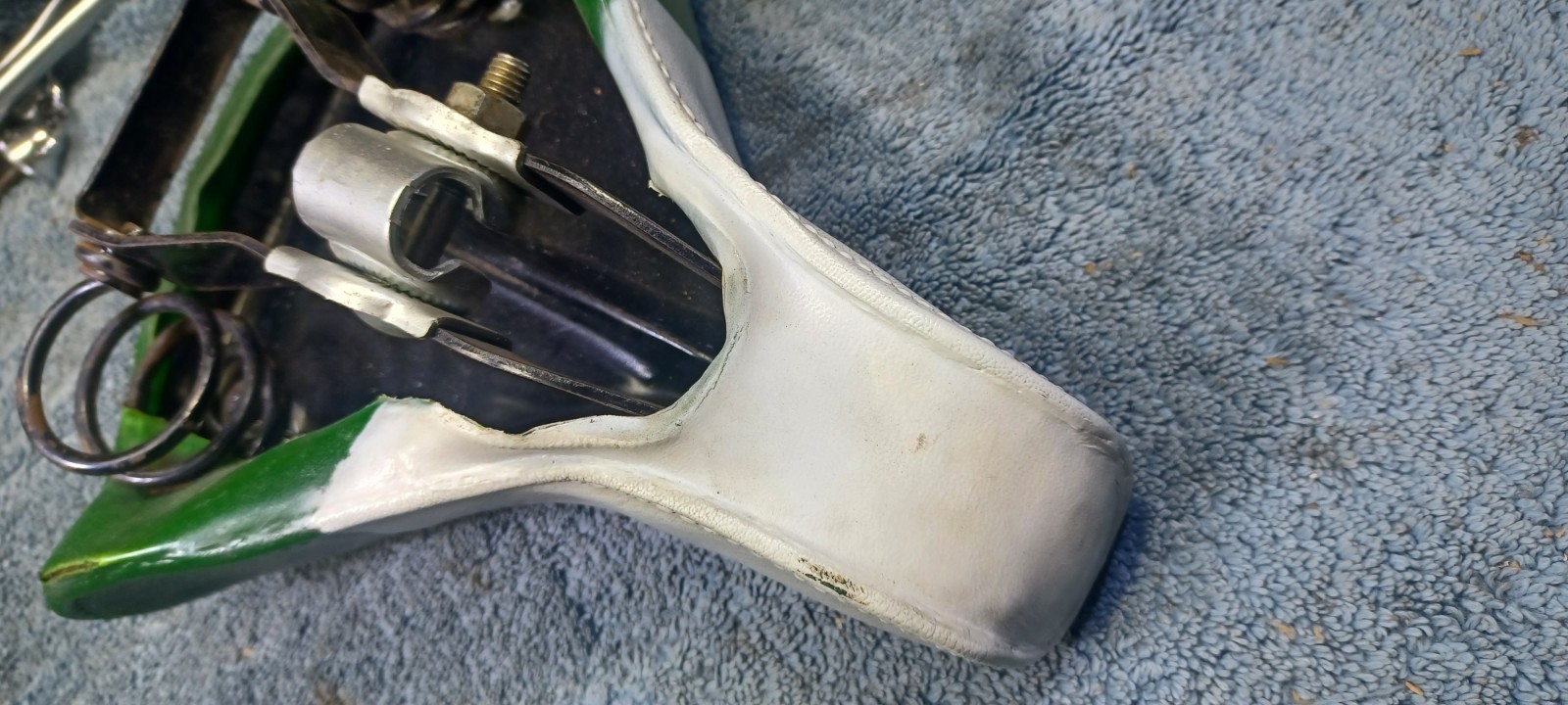 VGC Vintage «S» type Schwinn Green Mesinger Bicycle Seat Saddle with seatpost