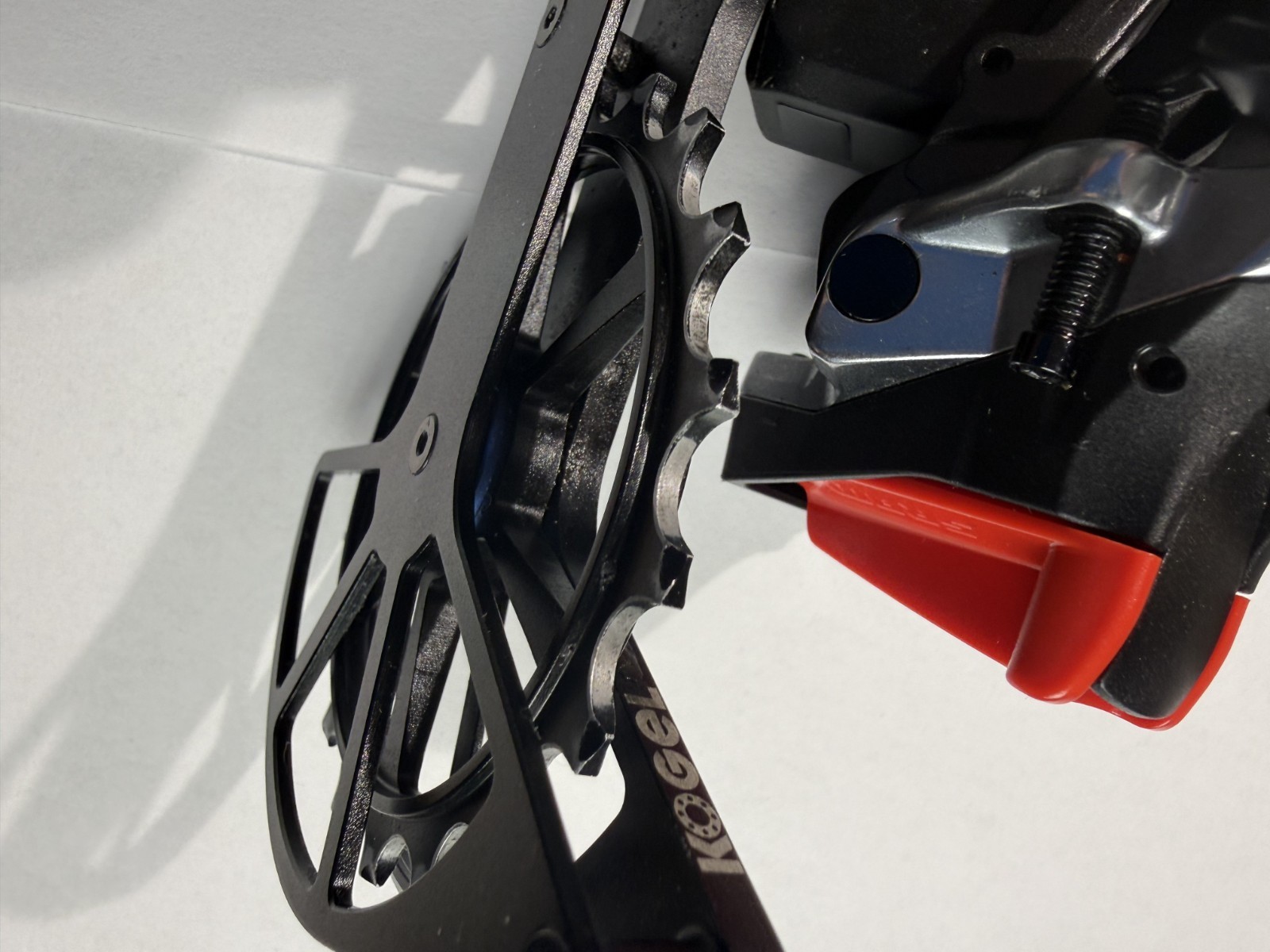 SRAM Red AXS eTap D1 Electronic 12-Spd Rear Derailleur & Black Kogel Kolossos