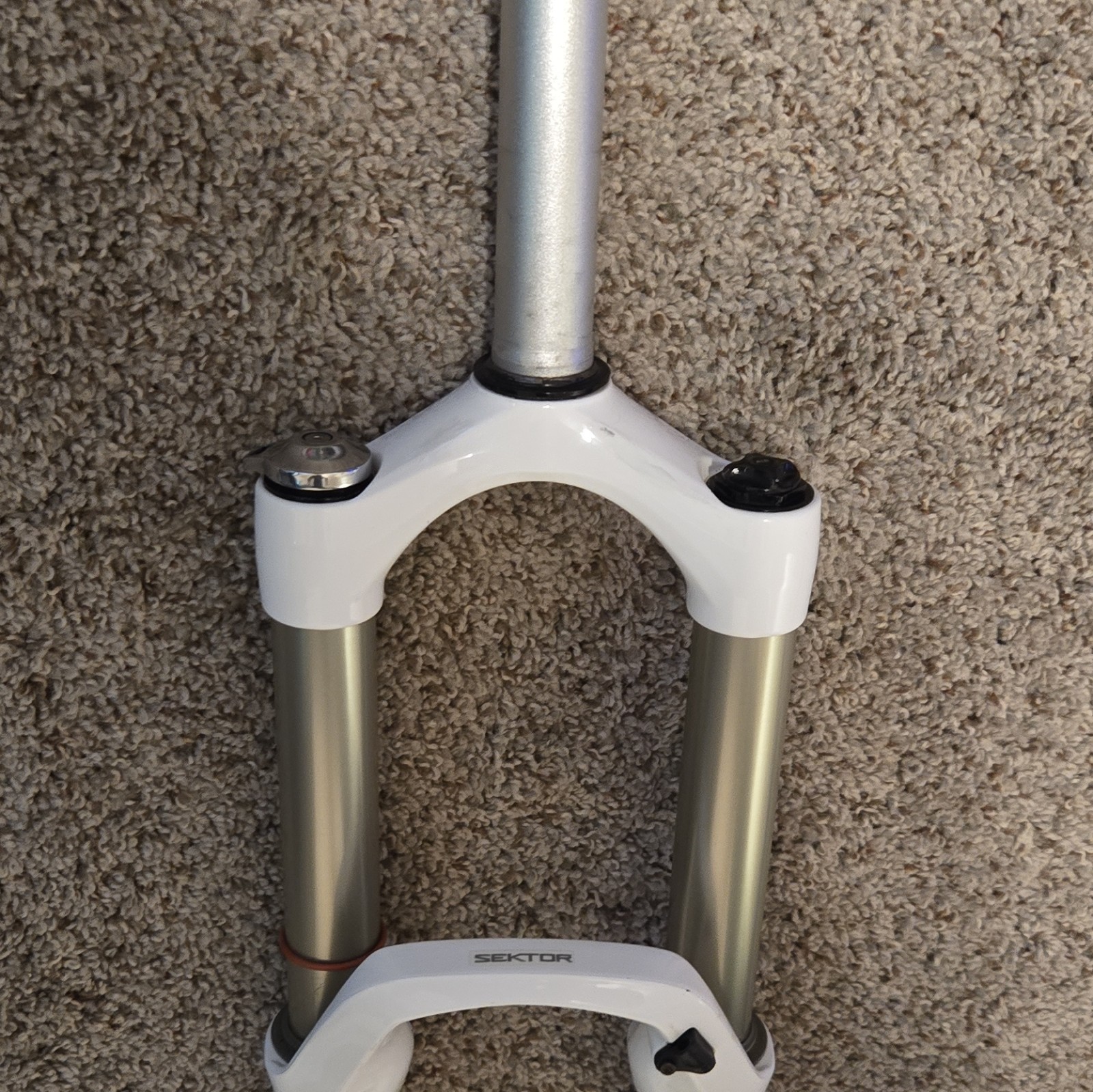 RockShox Sektor RL 26in 150mm Solo Air Lockout Rebound 1 1/8 White