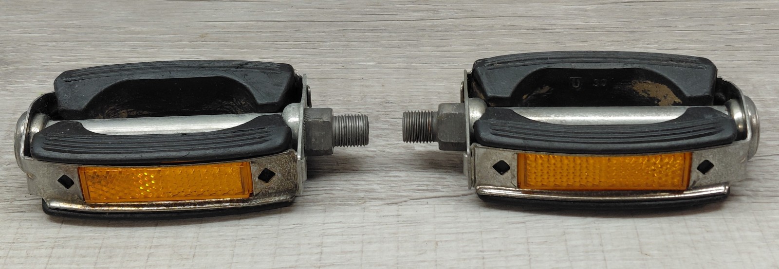 Vintage 60’s, 70’s Schwinn Bow Pedals 1/2″ K10490 U30 Block Stingray W/Reflector