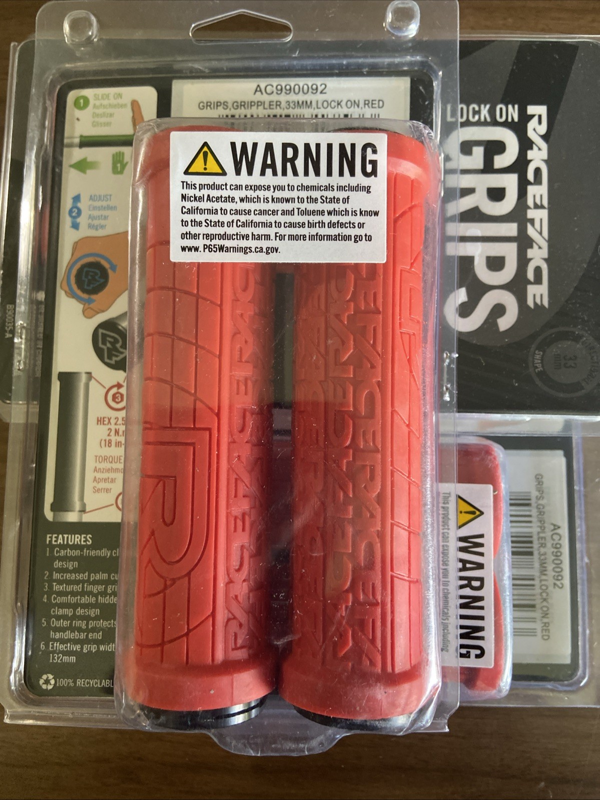 RaceFace Grippler Grips – Red, Lock-On, 33mm – Grip (NEW-IN PKG) AC990092