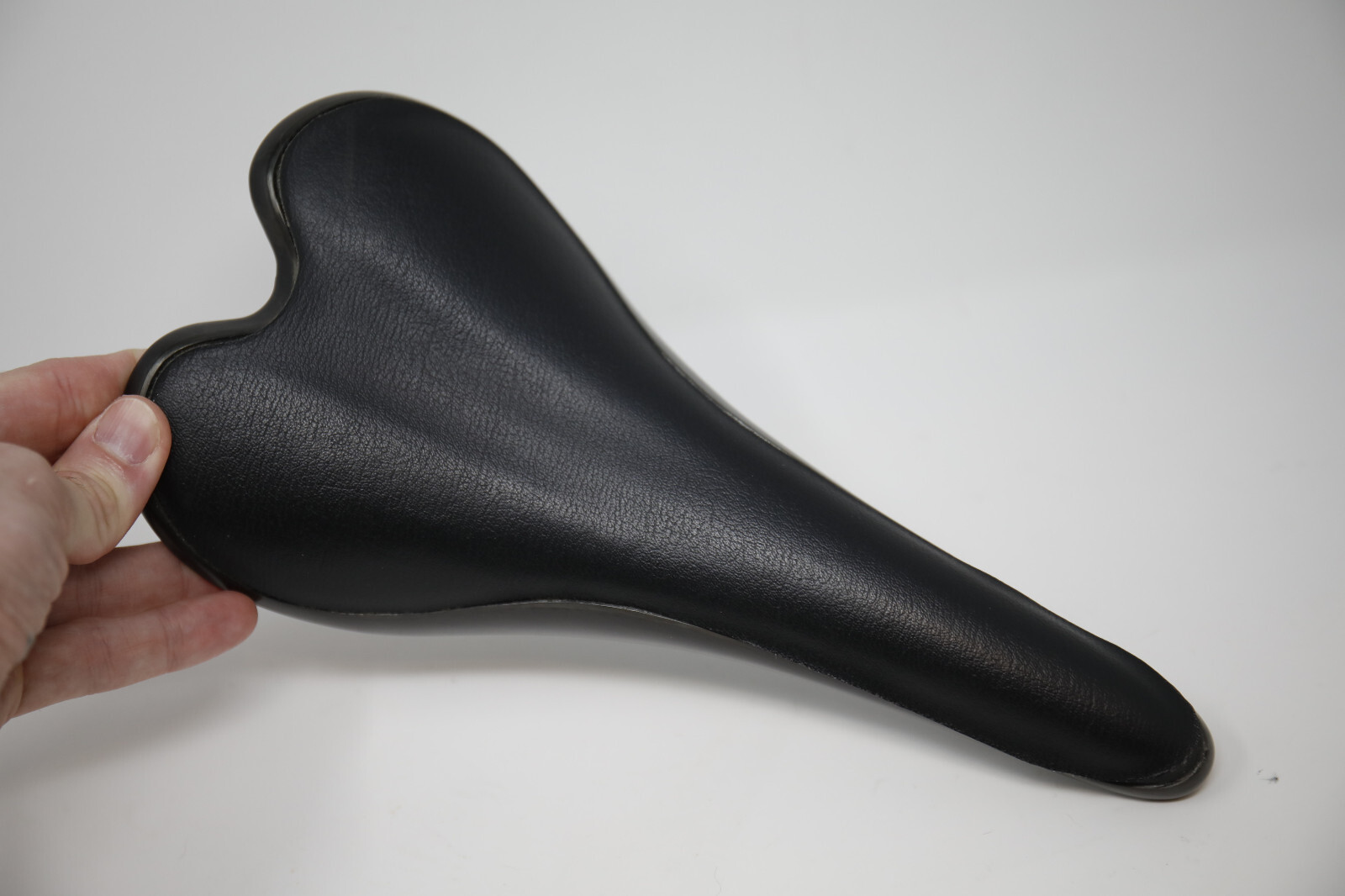 AX Lightness full carbon saddle leather cover – handmade