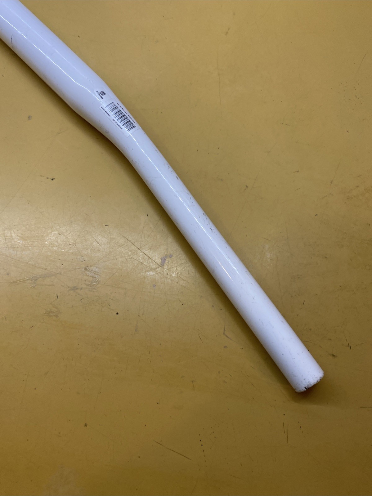 White FSA V-Drive Aluminum 600mm x 9* x 4* x 31.8 Flat Handlebar